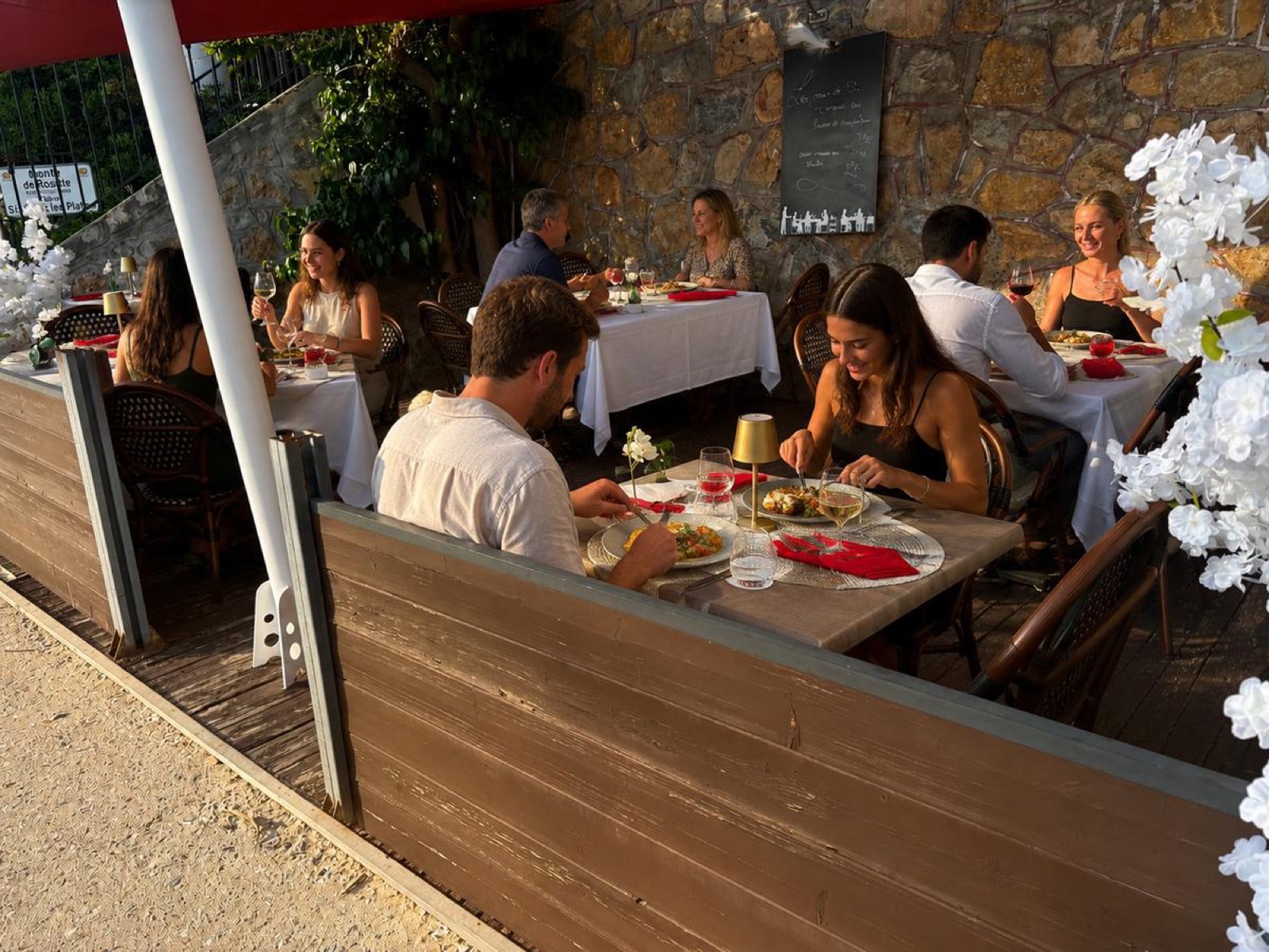 Poissons selon arrivage et terrasse du restaurant Saveurs du Brusc